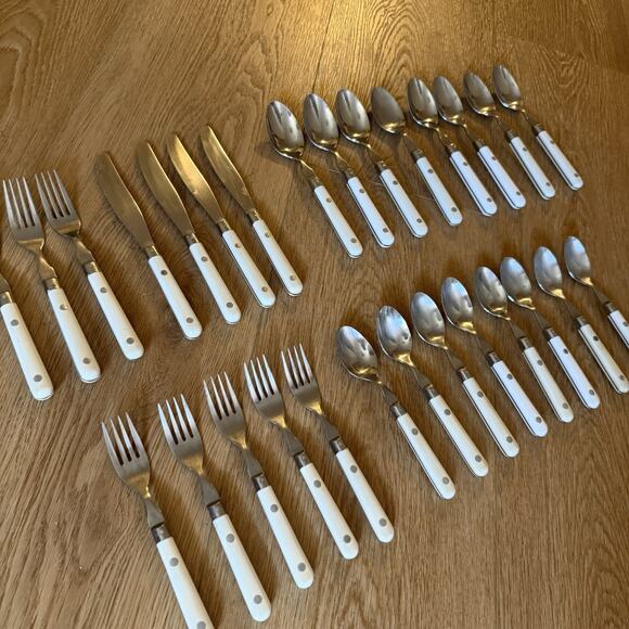 Washington Forge Mardi Gras Pure White Flatware Set 28 Pc Stainless Korea - Picture 1 of 4